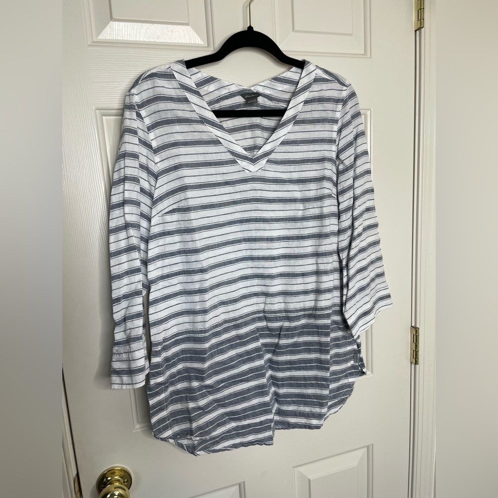 Eddie Bauer lightweight v-neck linen cotton blend quarter sleeve top | S - Picture 2 of 11